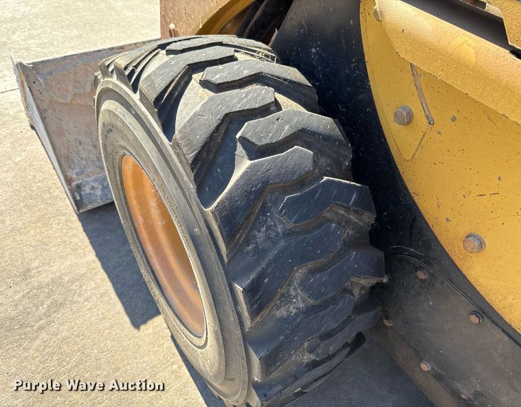 image for item EJ4631 2006 Caterpillar 248B skid steer loader