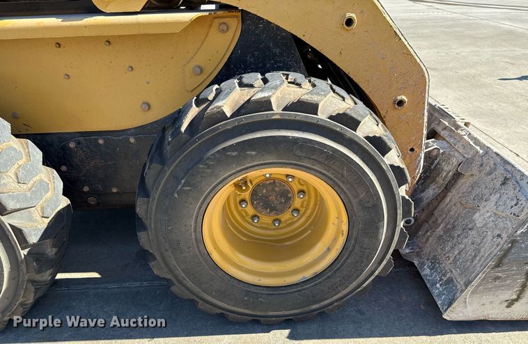 image for item EJ4631 2006 Caterpillar 248B skid steer loader