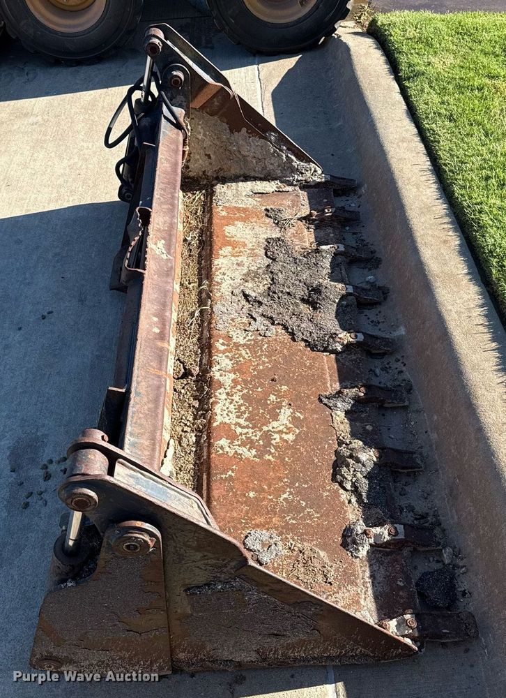 image for item EJ4632 Caterpillar four-in-one bucket