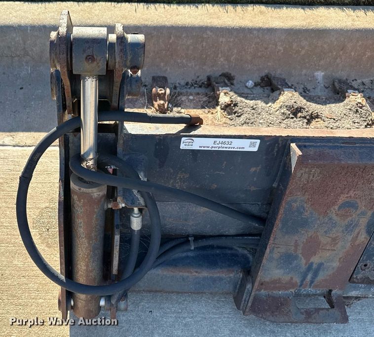 image for item EJ4632 Caterpillar four-in-one bucket