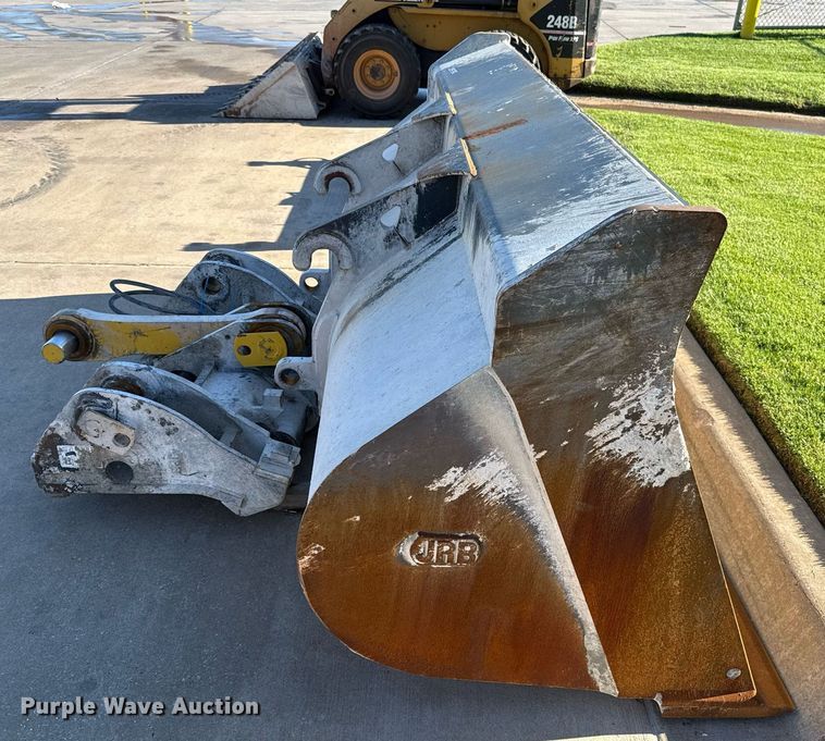 image for item EJ4633 Paladin Komatsu-416 bucket