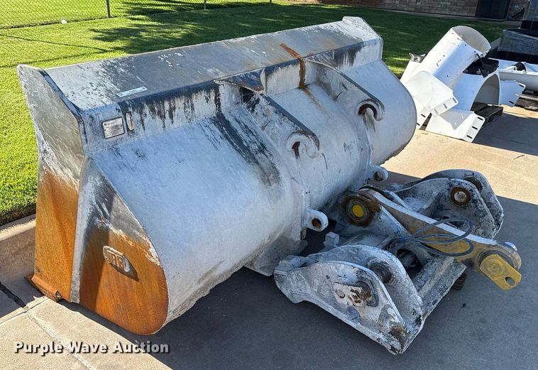 image for item EJ4633 Paladin Komatsu-416 bucket