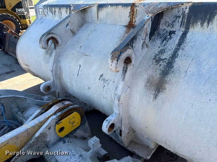 image for item EJ4633 Paladin Komatsu-416 bucket