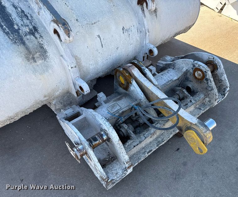 image for item EJ4633 Paladin Komatsu-416 bucket