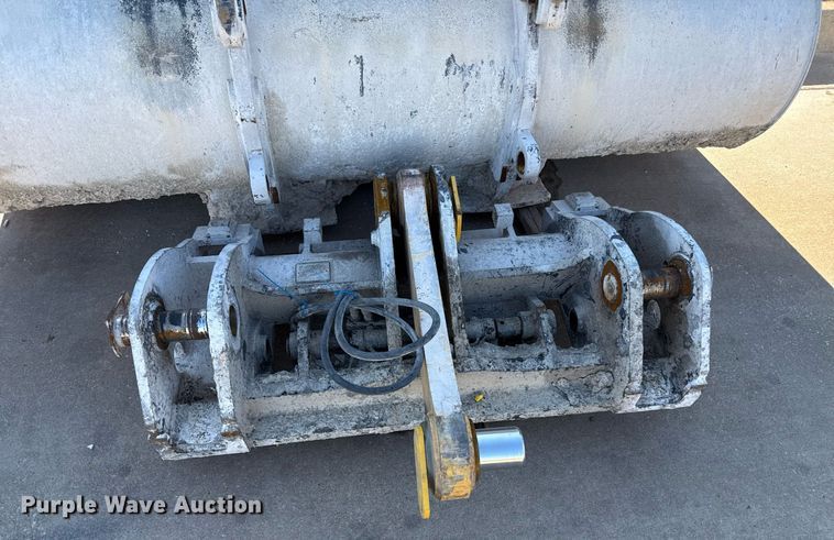 image for item EJ4633 Paladin Komatsu-416 bucket