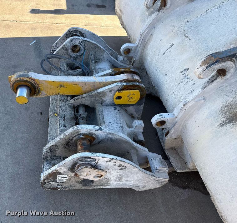 image for item EJ4633 Paladin Komatsu-416 bucket