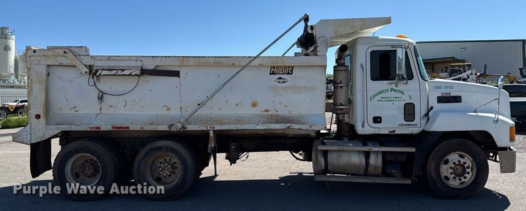 image for item EJ4637 1999 Mack CH613 dump truck