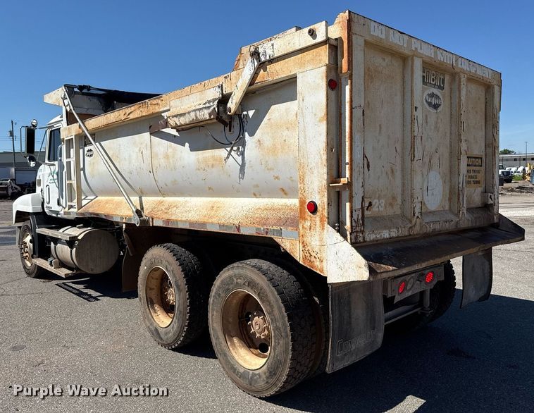 image for item EJ4637 1999 Mack CH613 dump truck