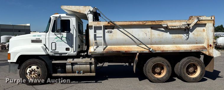 image for item EJ4637 1999 Mack CH613 dump truck