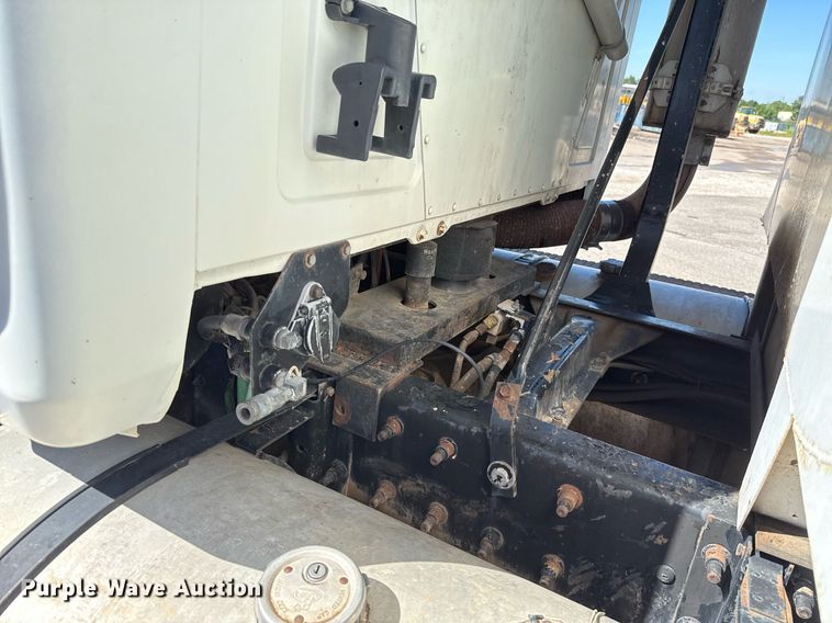 image for item EJ4637 1999 Mack CH613 dump truck