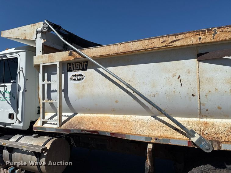 image for item EJ4637 1999 Mack CH613 dump truck