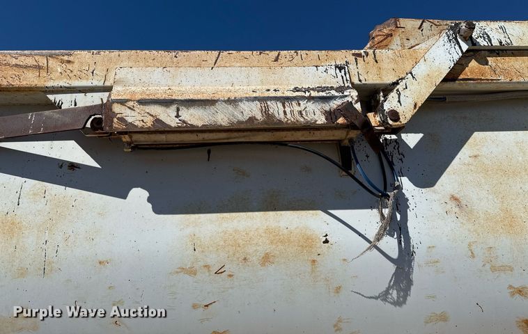 image for item EJ4637 1999 Mack CH613 dump truck