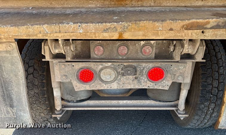 image for item EJ4637 1999 Mack CH613 dump truck