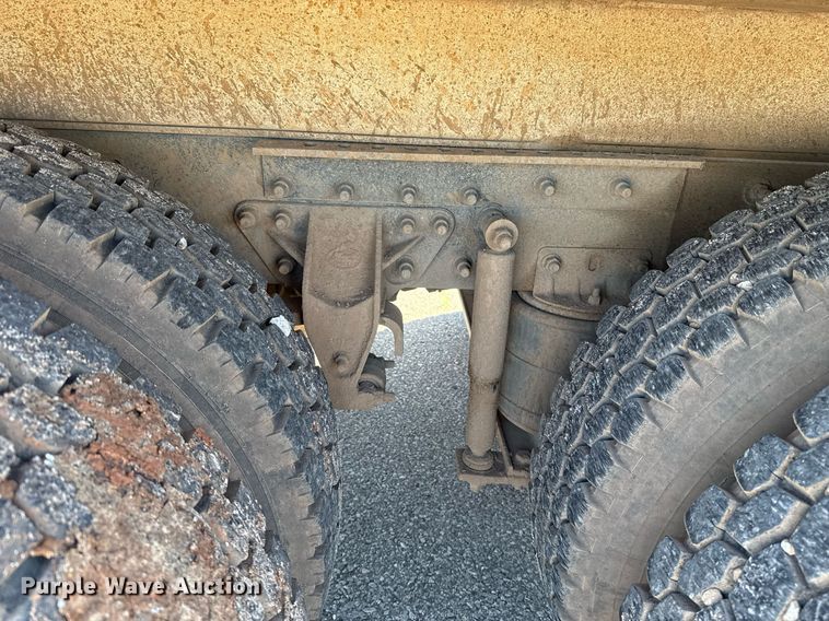 image for item EJ4637 1999 Mack CH613 dump truck