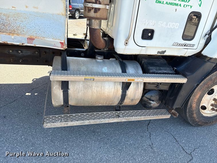 image for item EJ4637 1999 Mack CH613 dump truck