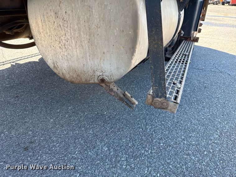 image for item EJ4637 1999 Mack CH613 dump truck