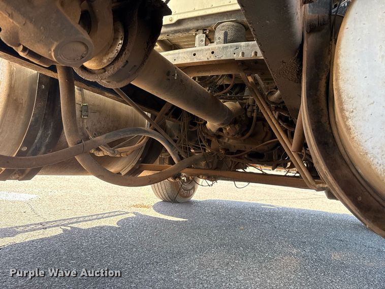 image for item EJ4637 1999 Mack CH613 dump truck