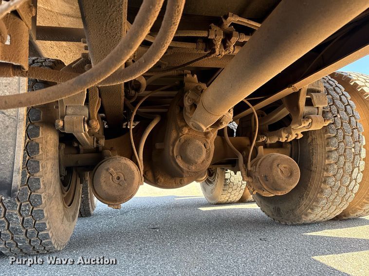 image for item EJ4637 1999 Mack CH613 dump truck