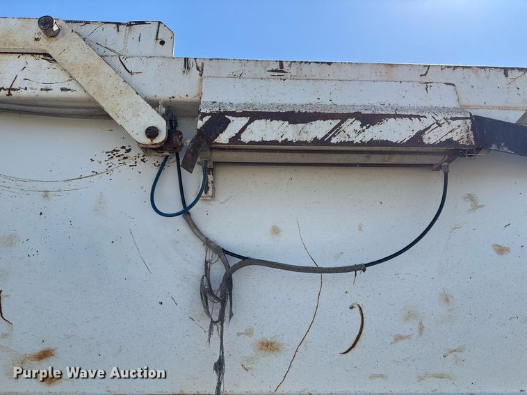 image for item EJ4637 1999 Mack CH613 dump truck