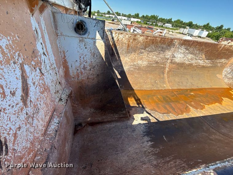 image for item EJ4637 1999 Mack CH613 dump truck