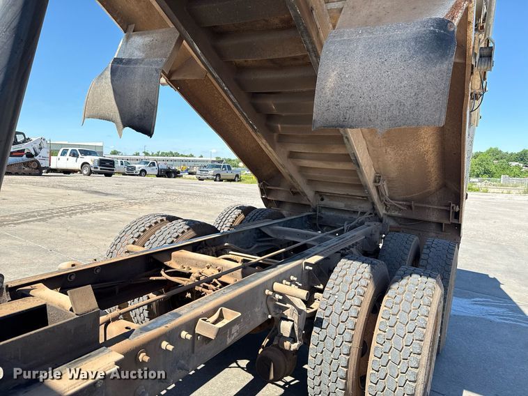 image for item EJ4637 1999 Mack CH613 dump truck