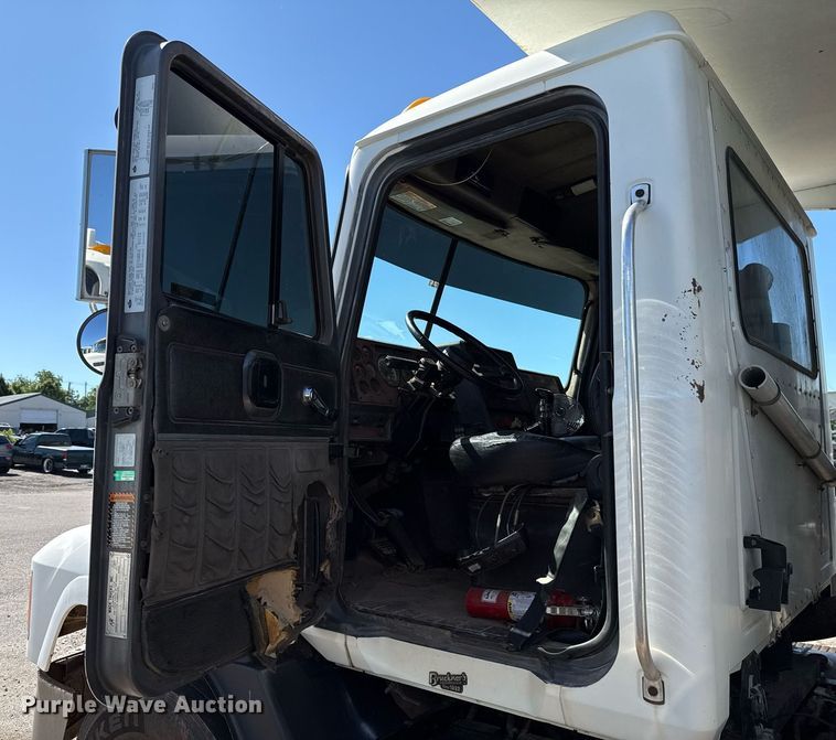 image for item EJ4637 1999 Mack CH613 dump truck