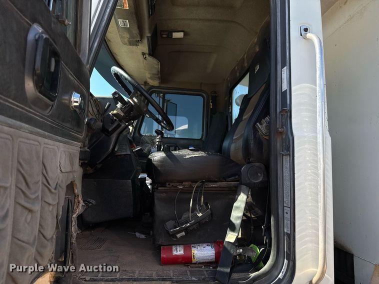 image for item EJ4637 1999 Mack CH613 dump truck