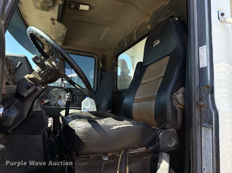 image for item EJ4637 1999 Mack CH613 dump truck