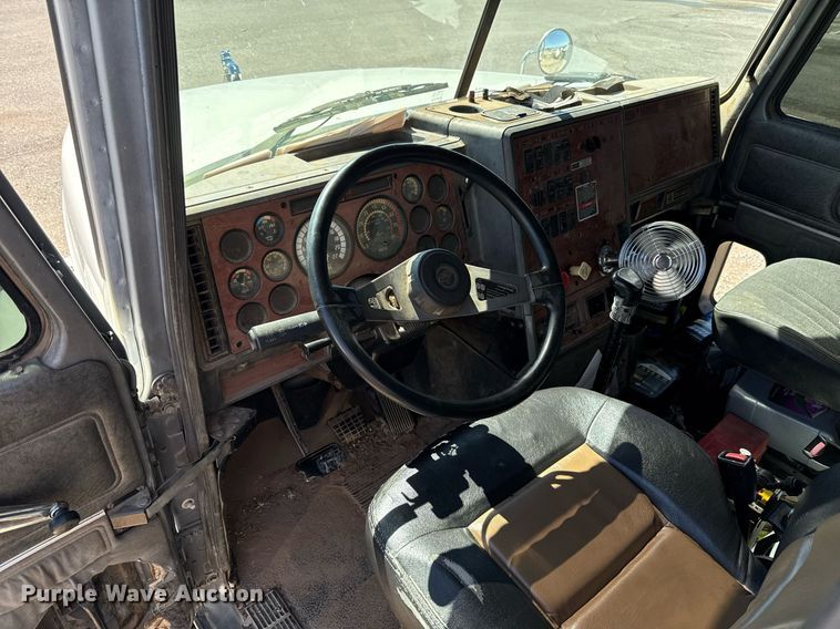 image for item EJ4637 1999 Mack CH613 dump truck