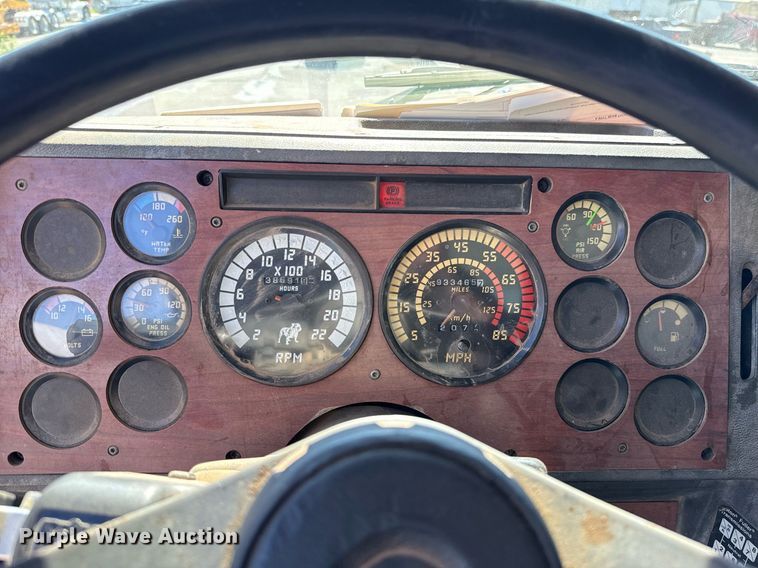 image for item EJ4637 1999 Mack CH613 dump truck