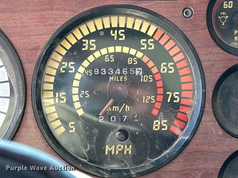 image for item EJ4637 1999 Mack CH613 dump truck