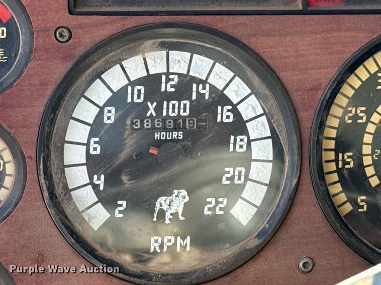 image for item EJ4637 1999 Mack CH613 dump truck