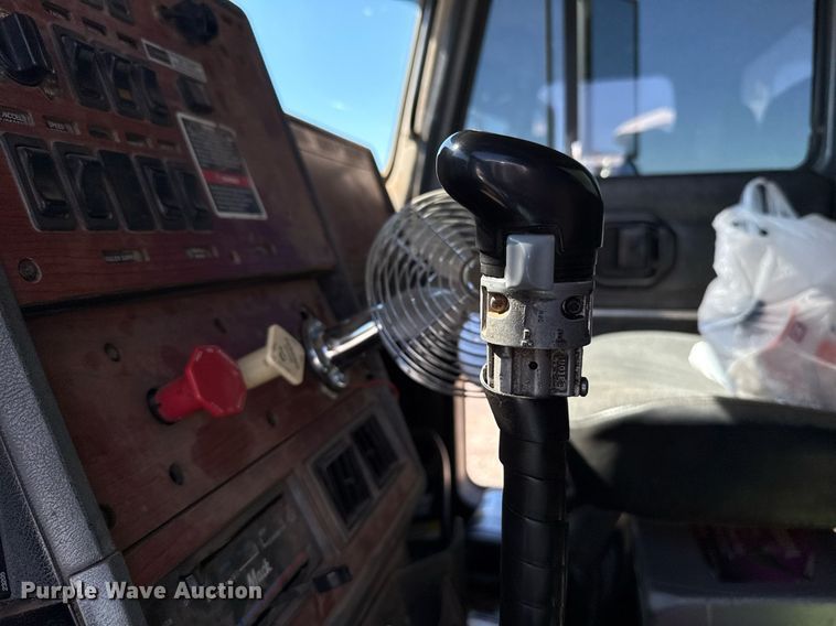 image for item EJ4637 1999 Mack CH613 dump truck