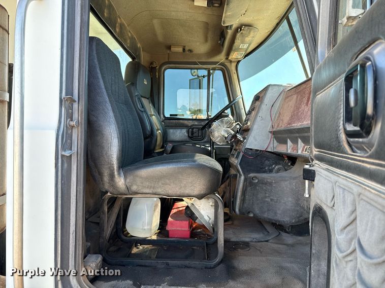 image for item EJ4637 1999 Mack CH613 dump truck