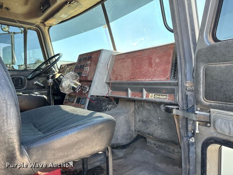 image for item EJ4637 1999 Mack CH613 dump truck