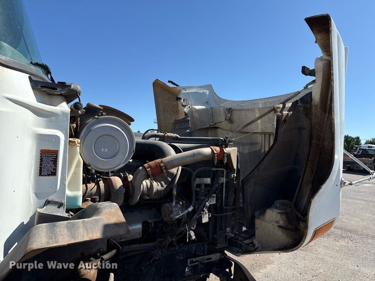 image for item EJ4637 1999 Mack CH613 dump truck