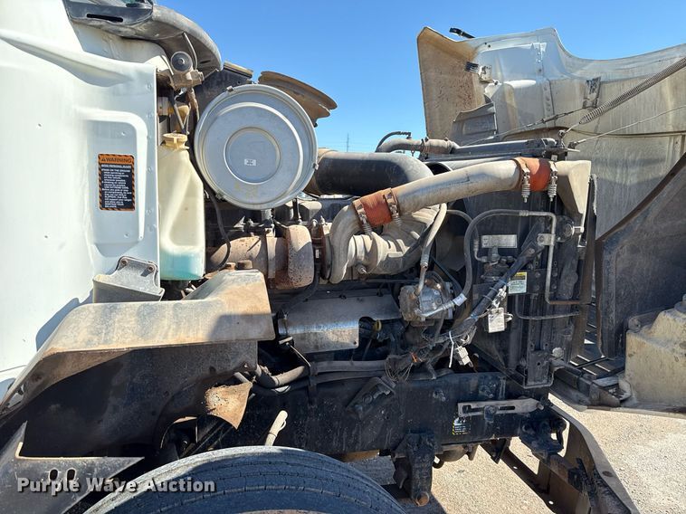 image for item EJ4637 1999 Mack CH613 dump truck