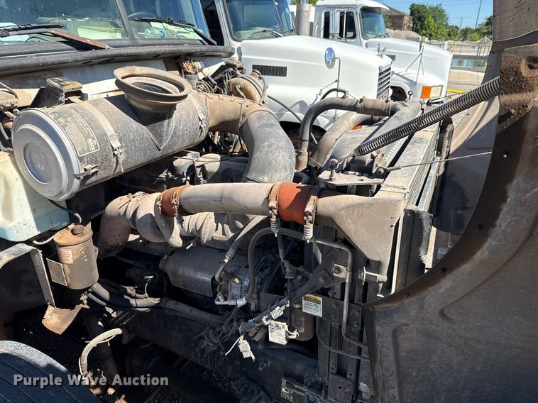 image for item EJ4637 1999 Mack CH613 dump truck