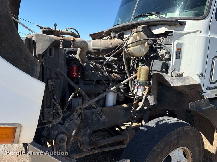 image for item EJ4637 1999 Mack CH613 dump truck