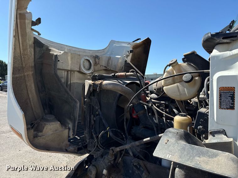 image for item EJ4637 1999 Mack CH613 dump truck