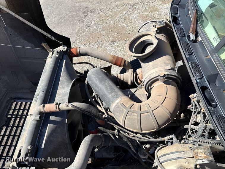 image for item EJ4637 1999 Mack CH613 dump truck