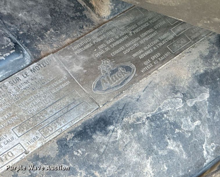 image for item EJ4637 1999 Mack CH613 dump truck