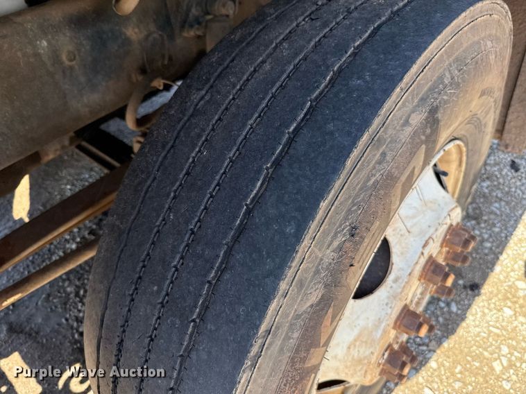 image for item EJ4637 1999 Mack CH613 dump truck