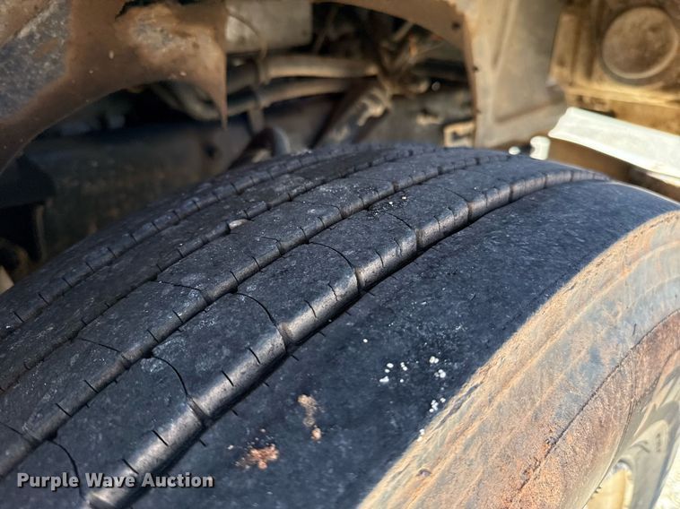 image for item EJ4637 1999 Mack CH613 dump truck