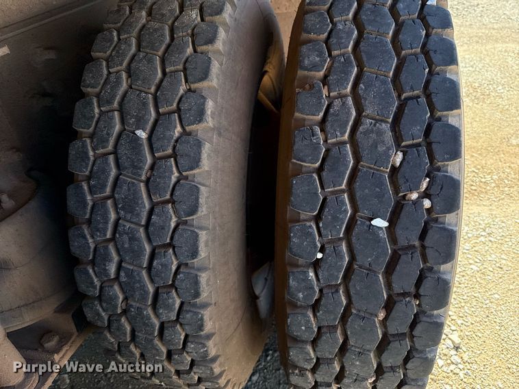 image for item EJ4637 1999 Mack CH613 dump truck