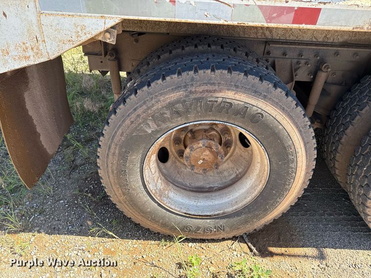 image for item EJ4637 1999 Mack CH613 dump truck