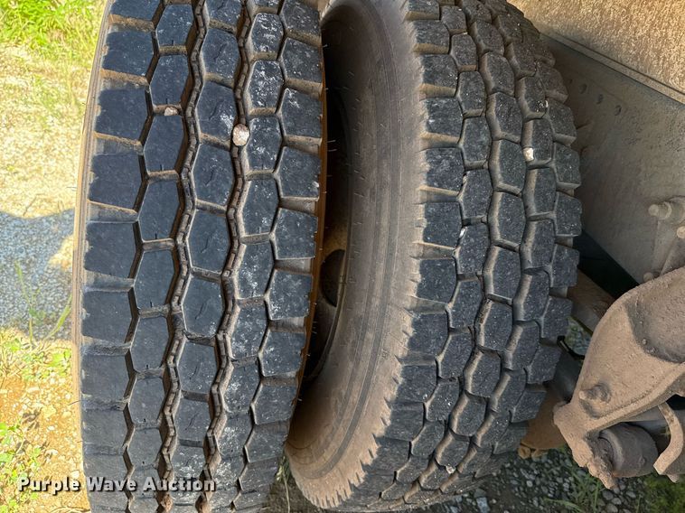 image for item EJ4637 1999 Mack CH613 dump truck