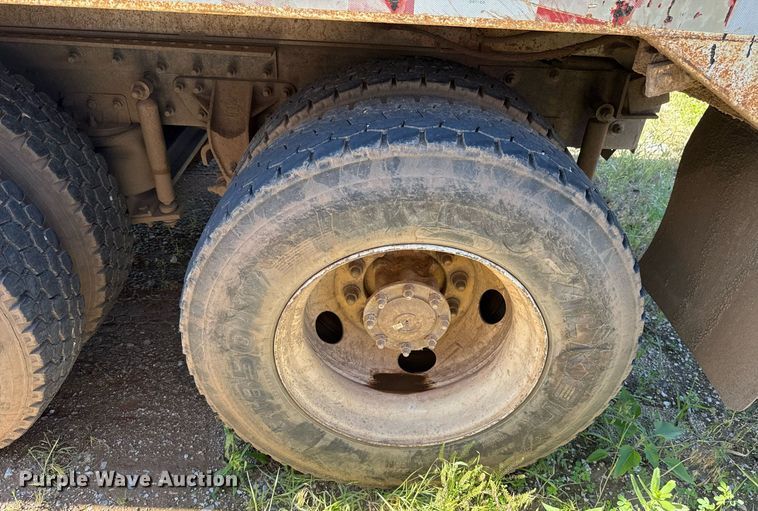 image for item EJ4637 1999 Mack CH613 dump truck