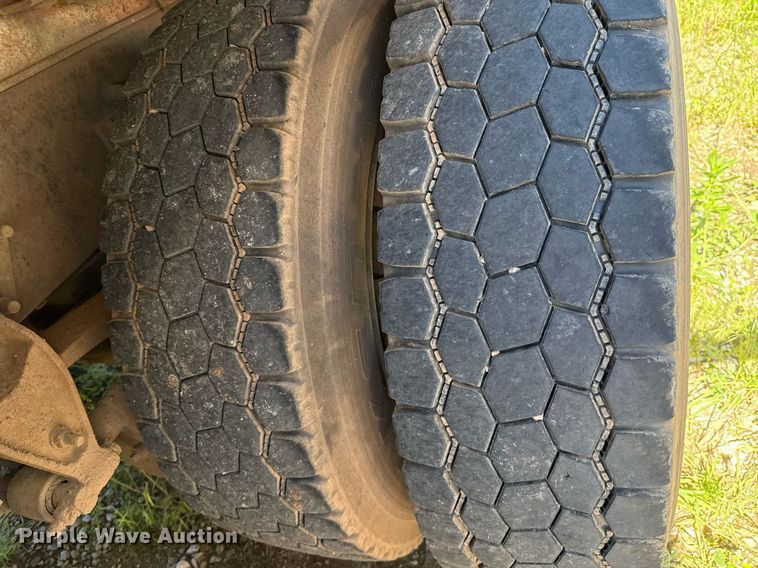 image for item EJ4637 1999 Mack CH613 dump truck