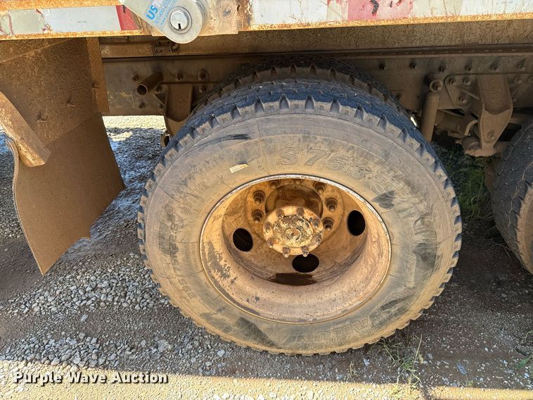 image for item EJ4637 1999 Mack CH613 dump truck